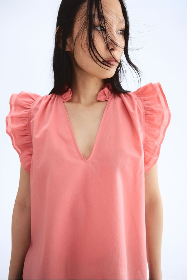 Blusa con ribetes de volante