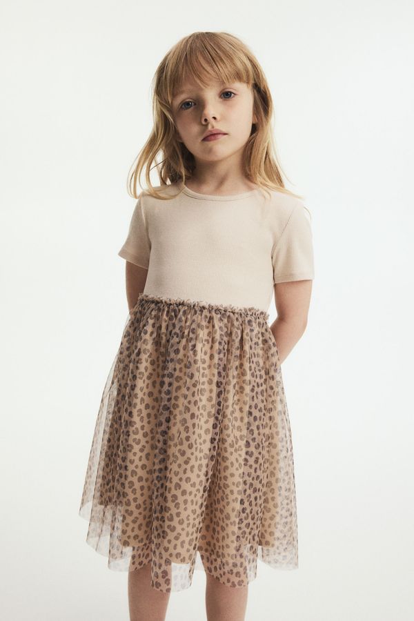 Vestido con falda de tul