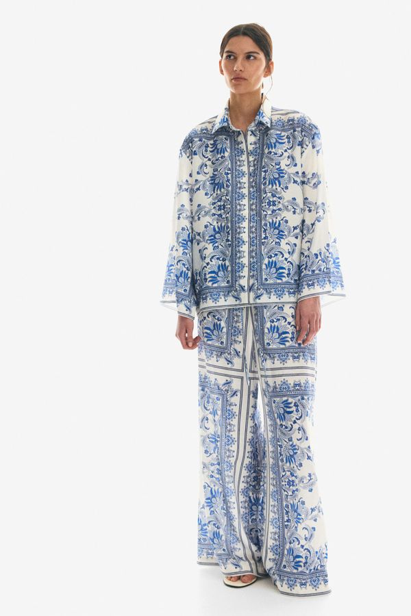 Pantalón amplio con cordón de ajuste