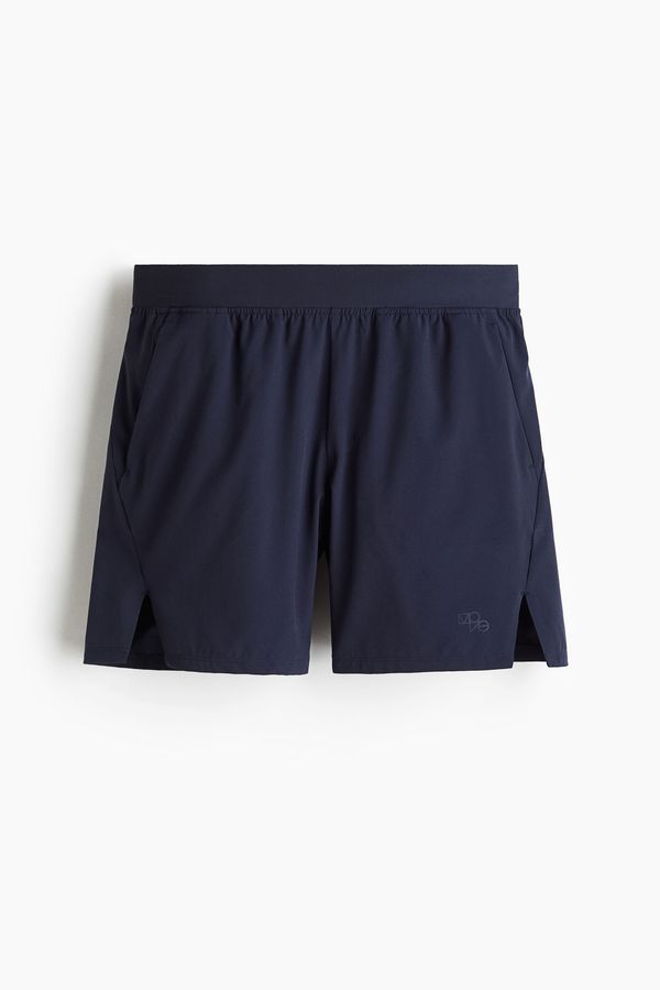 Pantalón corto a media pierna con DryMove™