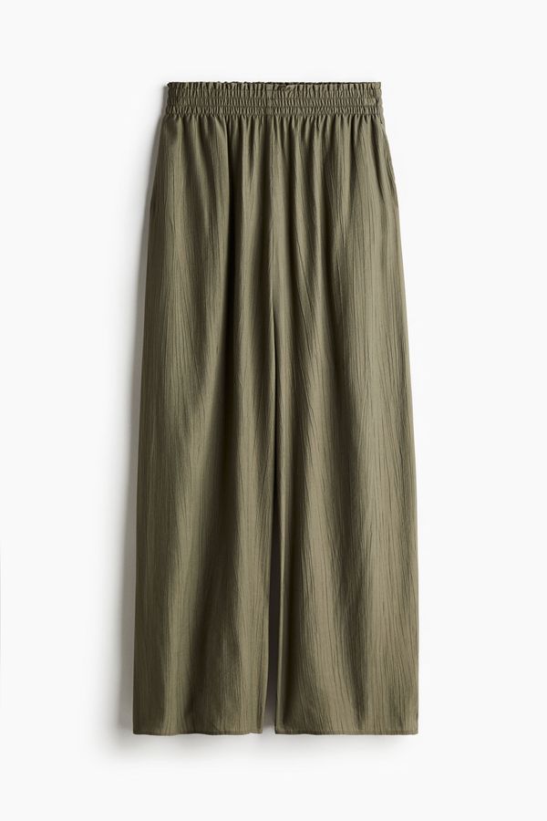 Pantalón amplio efecto arrugado