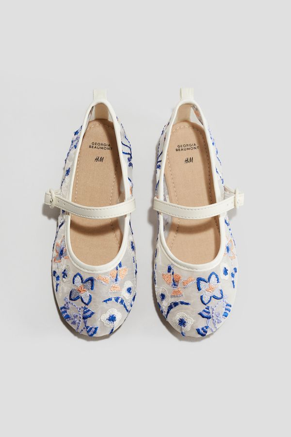 Bailarinas de malla con detalles bordados