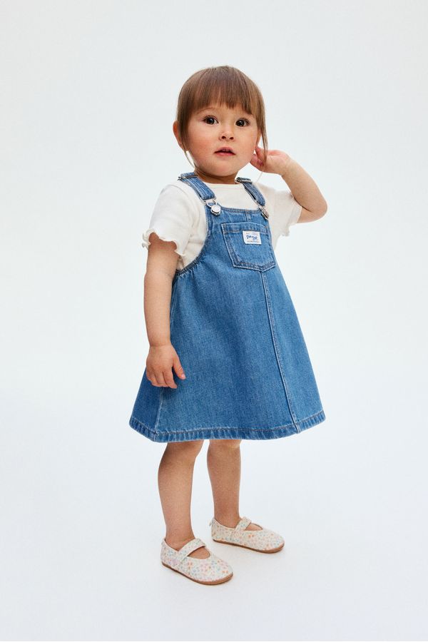 Conjunto de vestido peto y camiseta