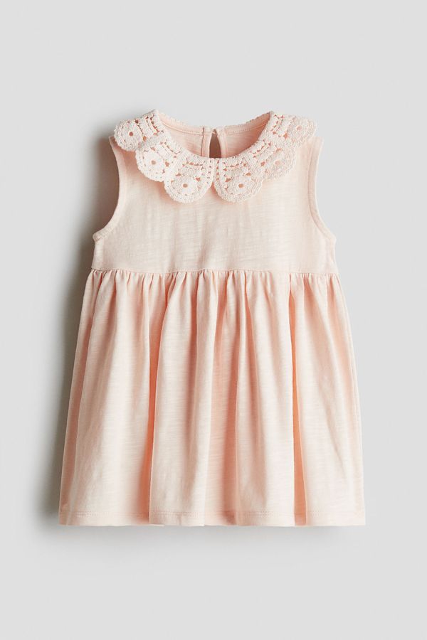 Vestido de punto con cuello bobo