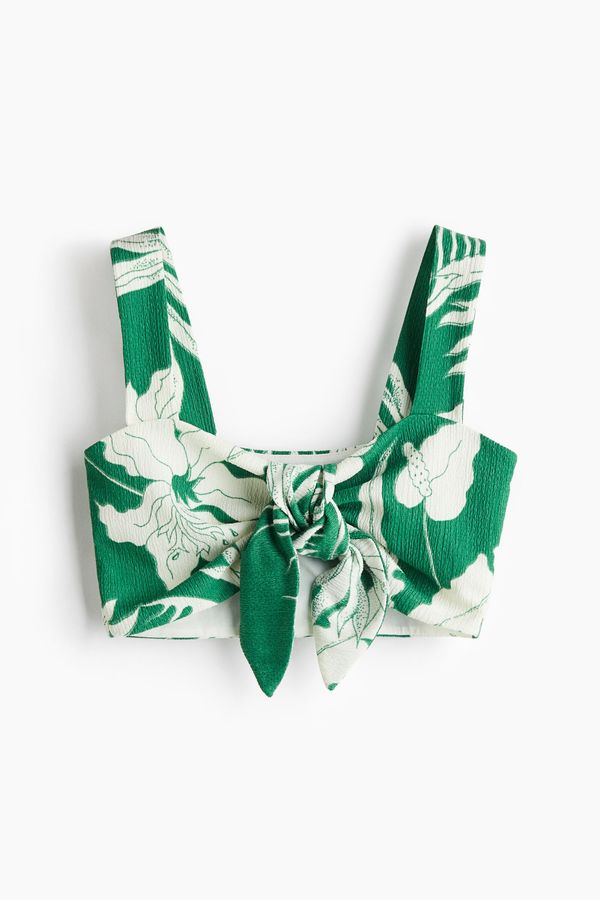 Crop top con nudo decorativo