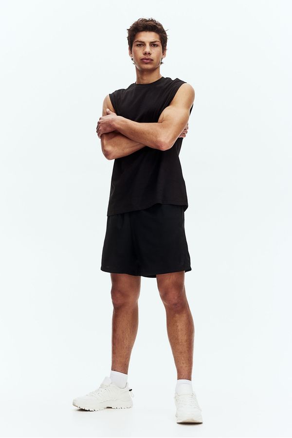 Pantalón corto a media pierna con DryMove™