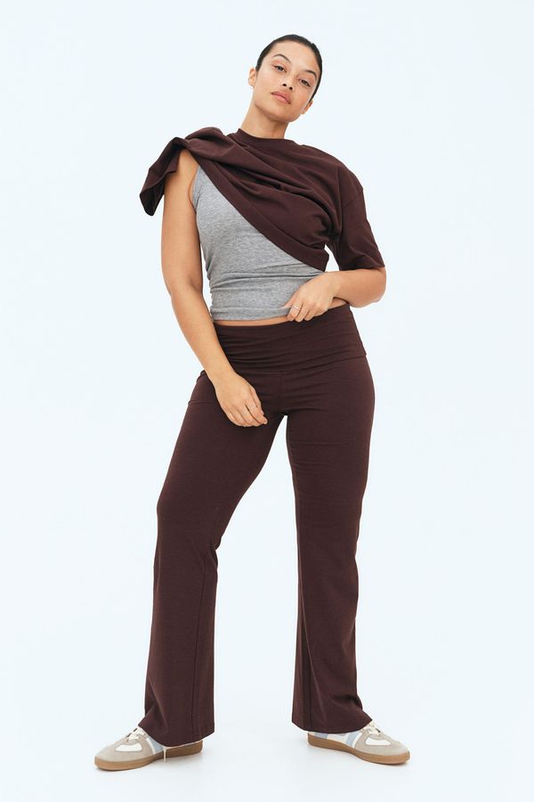Pantalón acampanado de punto