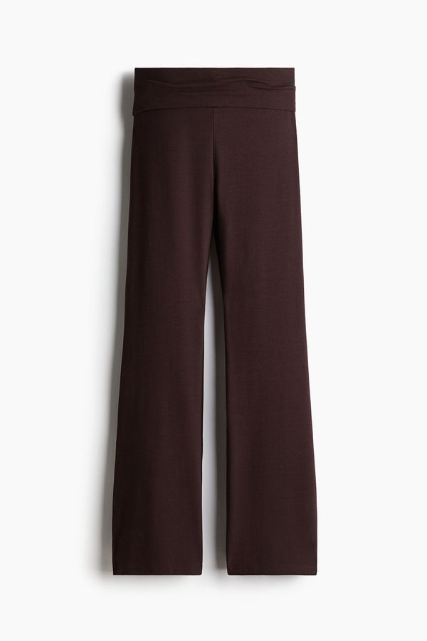 Pantalón acampanado de punto