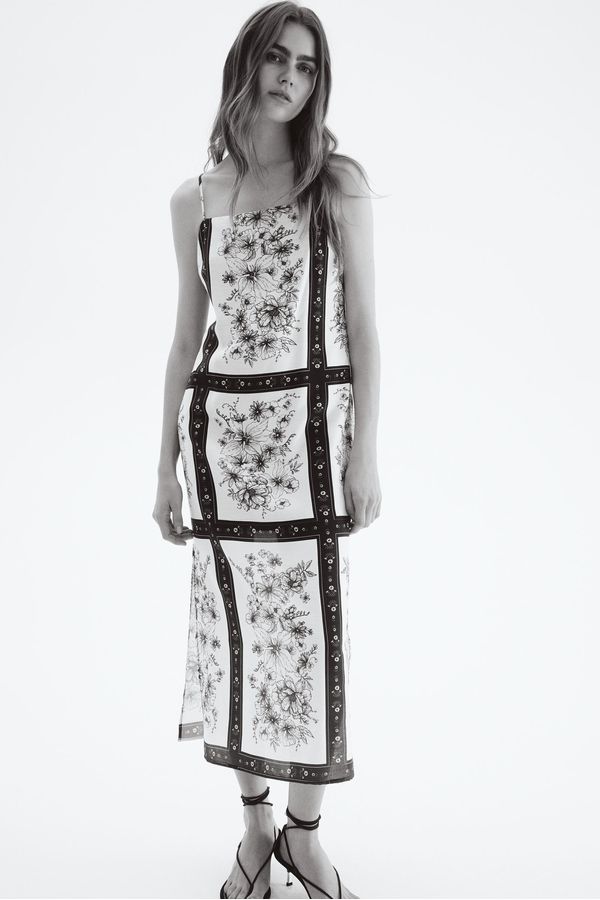 Vestido con tirantes espagueti