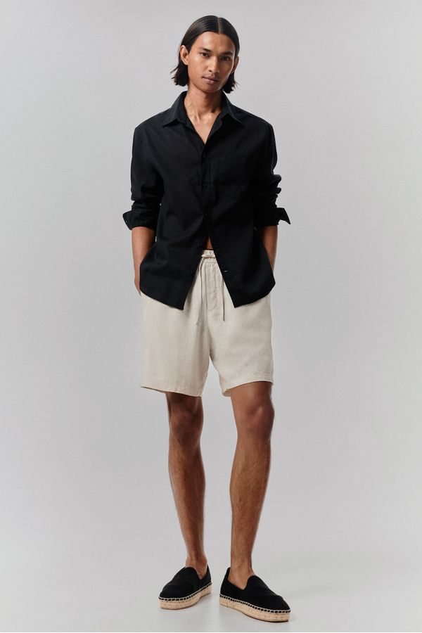 Pantalón corto en mezcla de lino Relaxed Fit