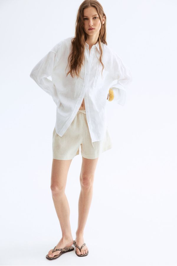 Pantalón corto de lino con cordón de ajuste