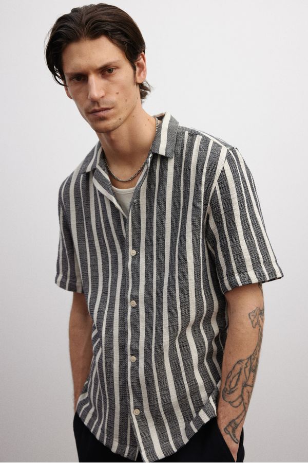 Camisa resort con textura Regular Fit
