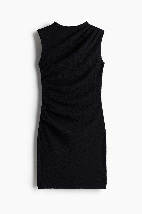Vestido ajustado con diseño drapeado