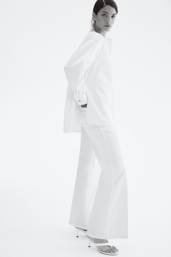 Pantalón acampanado de sarga