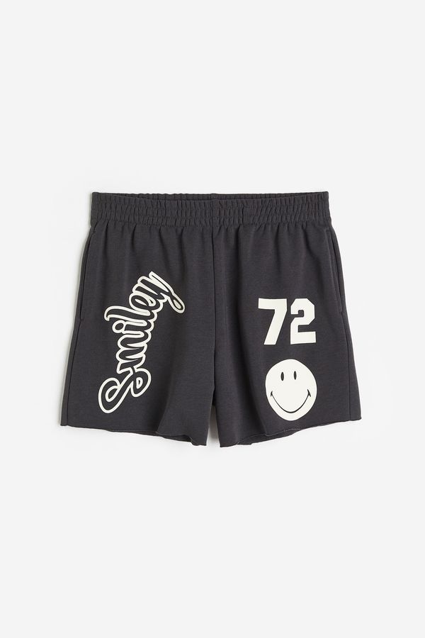 Pantalón corto en sudadera con motivo estampado