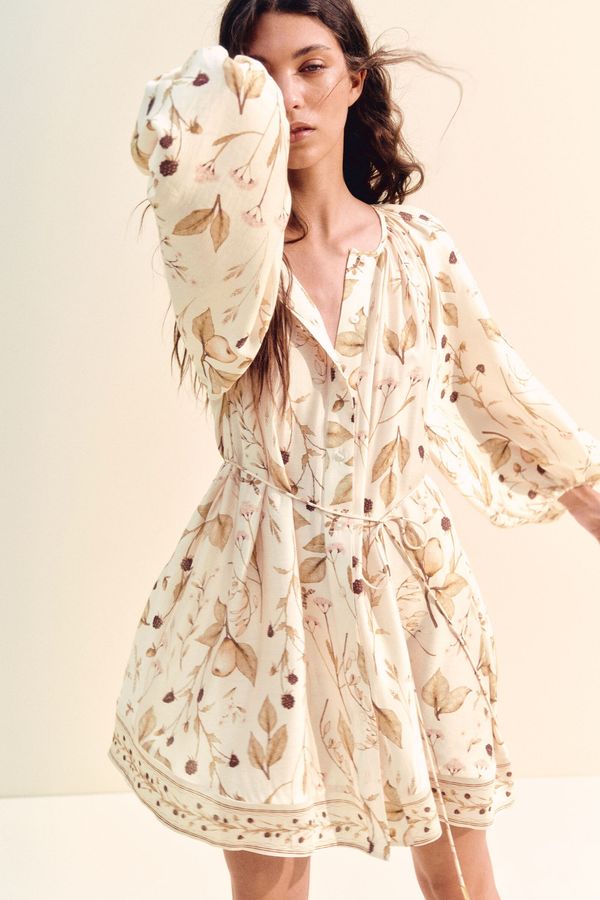 Vestido oversize con cinturón de anudar