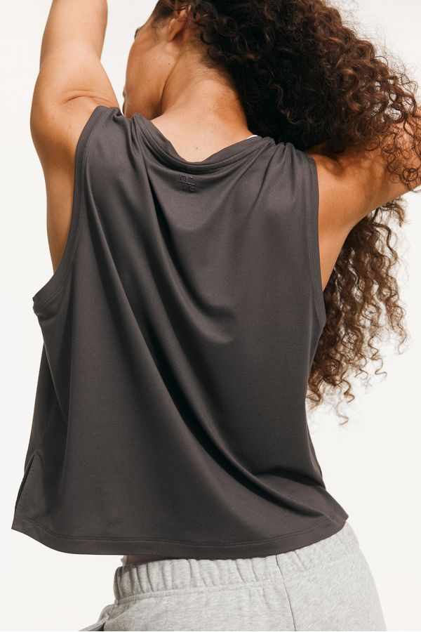 Camiseta de deporte boxy sin mangas con DryMove™