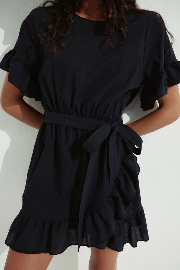 Vestido con ribetes de volante