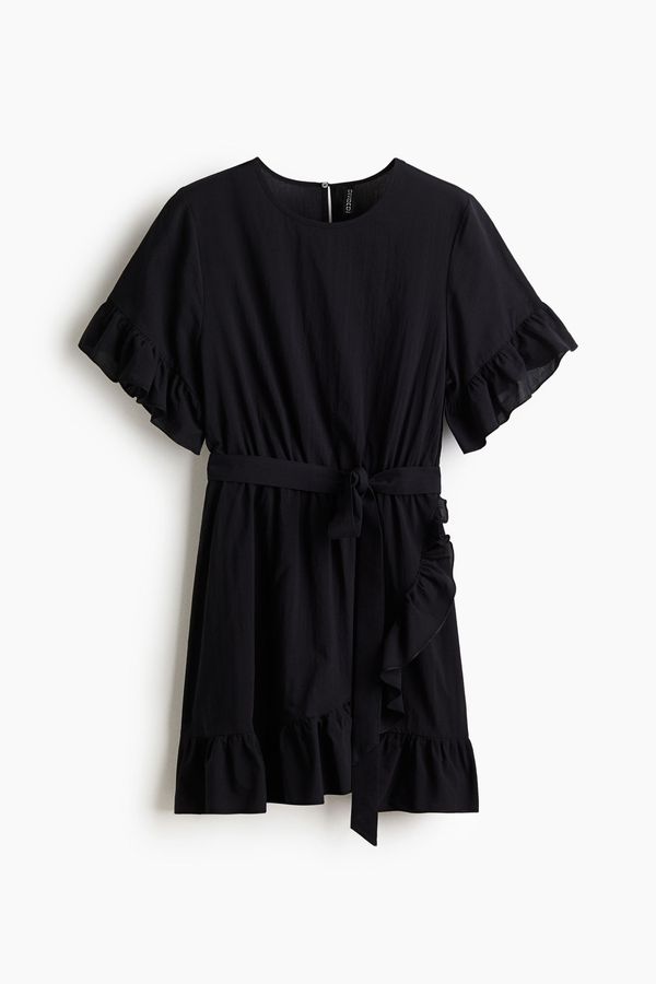 Vestido con ribetes de volante