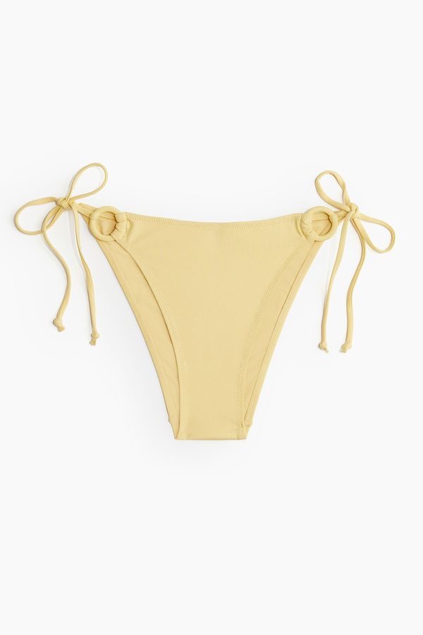 Braga de bikini con lazada