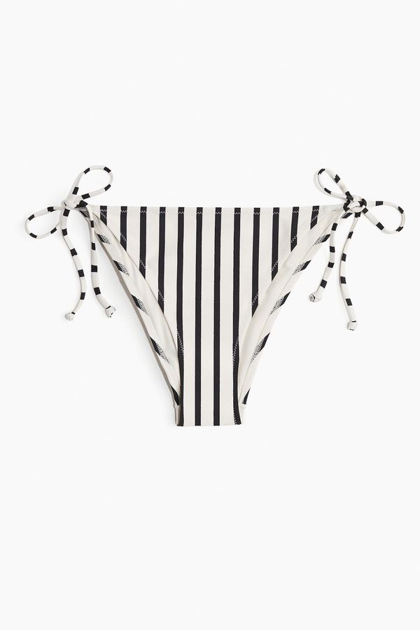 Braga de bikini con lazada