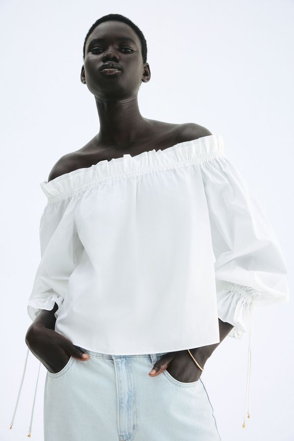 Blusa off-the-shoulder de popelina