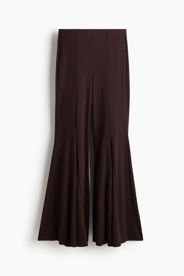 Pantalón acampanado